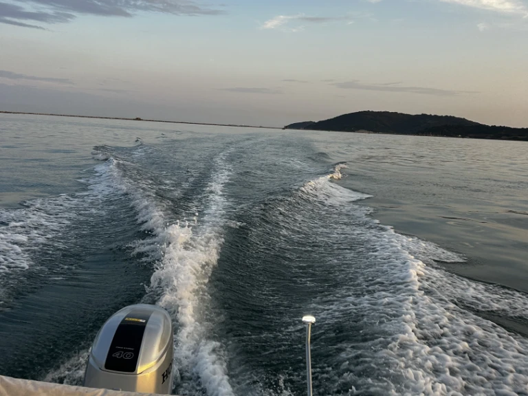 Wynajem Motorówka w La Spezia - Bellingardo Ghost 5,50