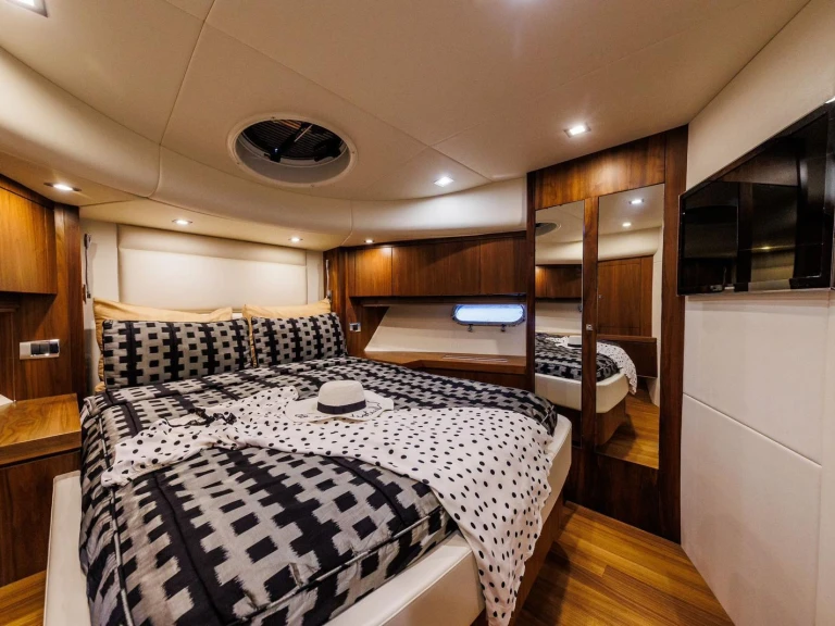 Wynajmij Luksusowy jacht z lub bez skippera Sunseeker w Kaštel Lukšić