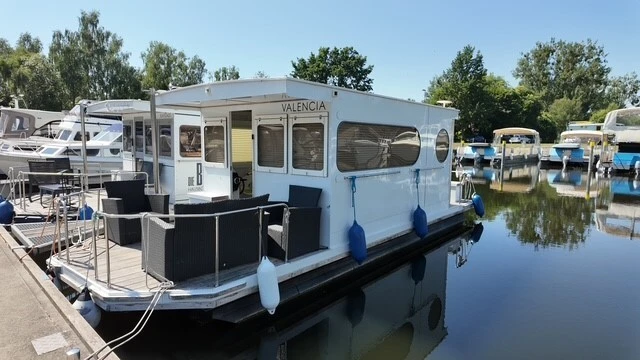 Hausboot Hausboot Valencia między profesjonalistami a osobami prywatnymi w Zehdenick