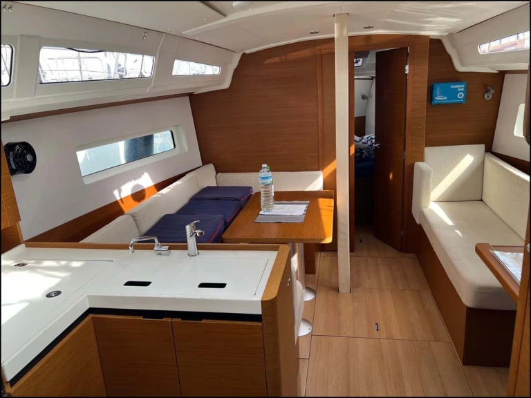 Wynajem Żaglowiec w Gouvia - Jeanneau Sun Odyssey 380