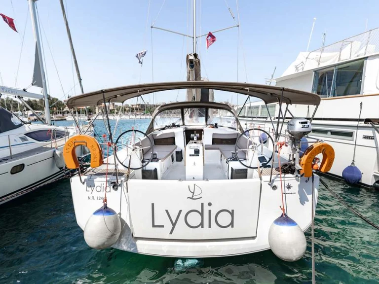 Jeanneau Sun Odyssey 490 między profesjonalistami a osobami prywatnymi w Nea Peramos