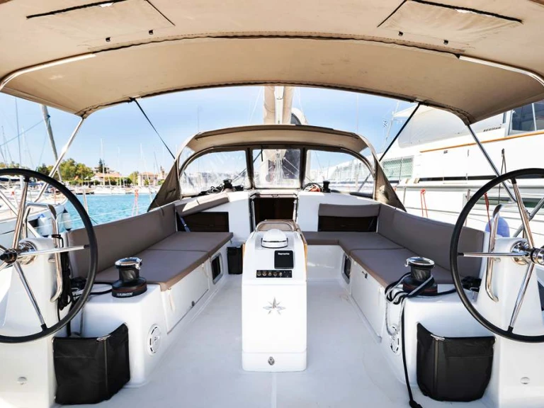 Wynajem w Nea Peramos- Jeanneau Sun Odyssey 490 na SamBoat