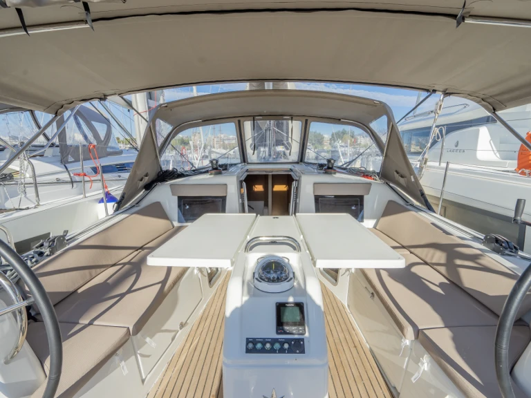 Jeanneau Sun Odyssey 410 między profesjonalistami a osobami prywatnymi w Preveza