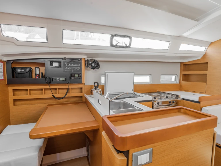 Wynajmij Jeanneau Sun Odyssey 410 w Preveza