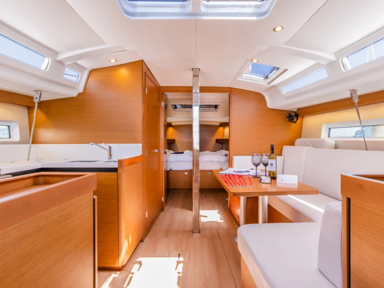 Wynajem łodzi Jeanneau Sun Odyssey 440 w Lavrio na SamBoat 