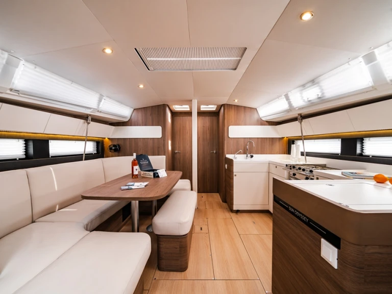Wynajmij Jeanneau Sun Odyssey 455 w Piso Livadi