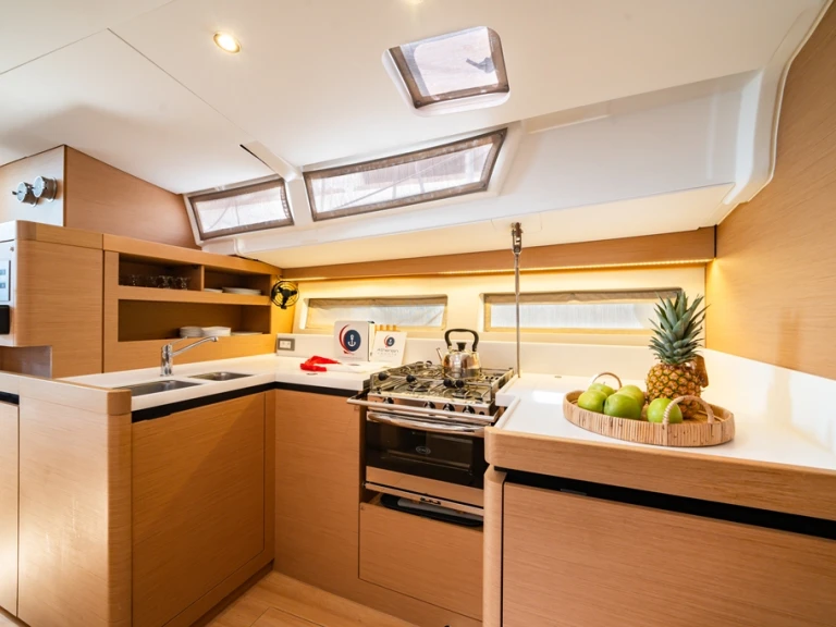 Wynajmij Jeanneau Sun Odyssey 490 w Lavrio