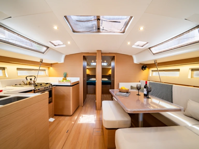 Wynajem łodzi Lavrio tanio Sun Odyssey 490