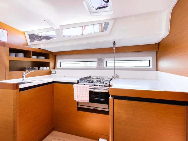 Wynajem w Nea Peramos- Jeanneau Sun Odyssey 490 na SamBoat