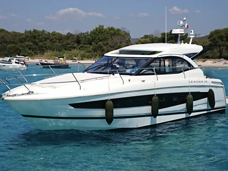 Wynajmij Jeanneau Leader 36 w Port des Marines de Cogolin