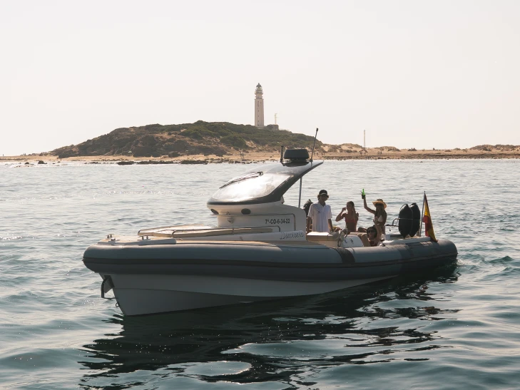 Wynajem Łódż półsztywna w Puerto De Barbate - Pirelli PZero 1100 Cabin