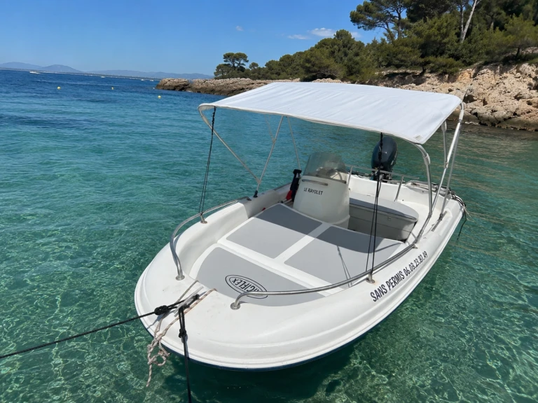 Wynajem Motorówka w Six-Fours-les-Plages - Jeanneau Cap 400 Console
