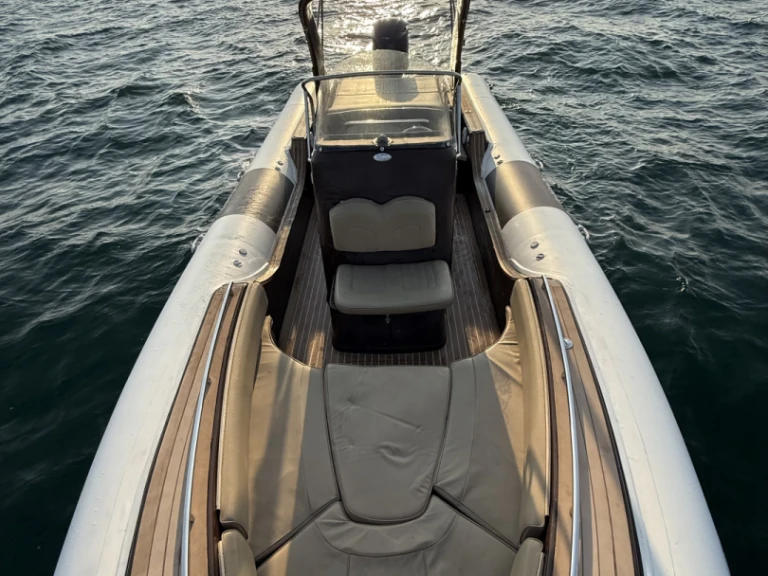 Wynajem Łódż półsztywna Wimbi Boats z patentem 
