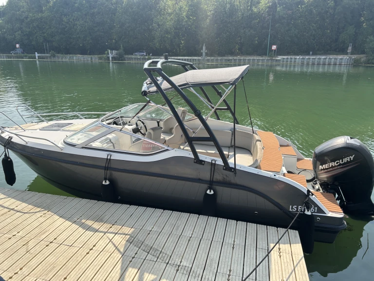 Wynajem Motorówka Quicksilver z patentem 
