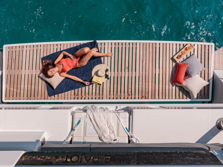 Fountaine Pajot Samana 59 między profesjonalistami a osobami prywatnymi w Porto-Vecchio
