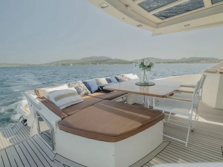 Wynajem w Port des Marines de Cogolin- Princess Princess V70 na SamBoat