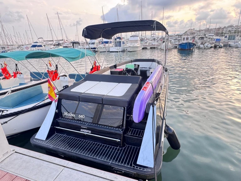 Maxima Boats 640 między profesjonalistami a osobami prywatnymi w Cambrils