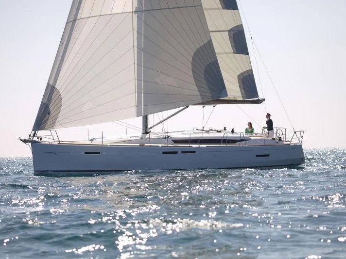 Jeanneau Sun Odyssey 449 między profesjonalistami a osobami prywatnymi w Gouvia