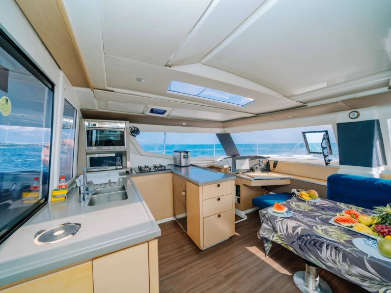 Wynajmij Fountaine Pajot Helia 44 Evolution w Zanzibar