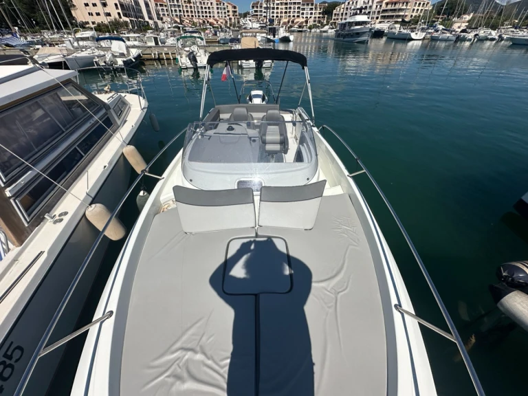 Wynajmij Jeanneau Cap Camarat 7.5 WA Serie 2 w Cogolin