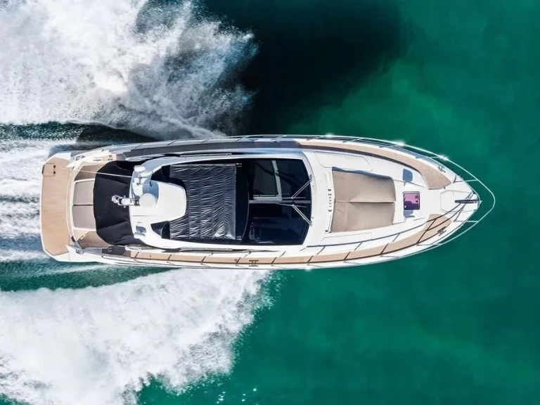 Azimut Atlantis 48 między profesjonalistami a osobami prywatnymi w City of Cape Town