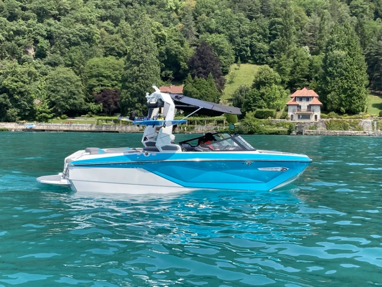 Wynajem Motorówka w Annecy - Nautique Correct Craft g21