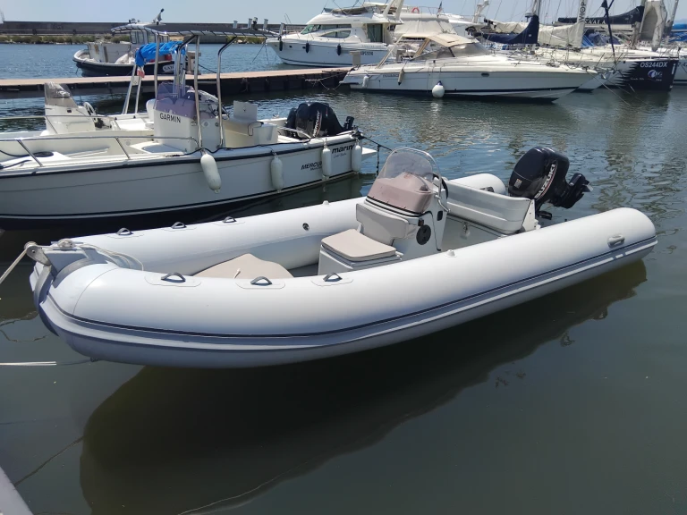 Wynajmij Łódż półsztywna z lub bez skippera Joker Boat w Cagliari