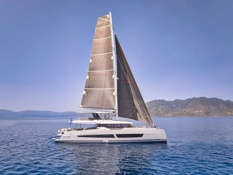 Fountaine Pajot ALOIA  80 między profesjonalistami a osobami prywatnymi w Ateny