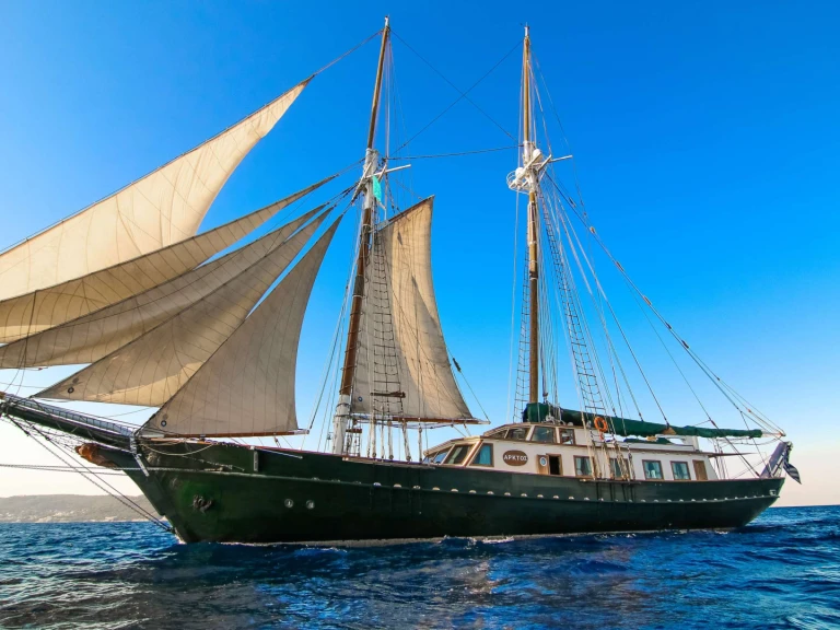 Custom Gulet-Motor Sailor ARKTOS między profesjonalistami a osobami prywatnymi w Ateny