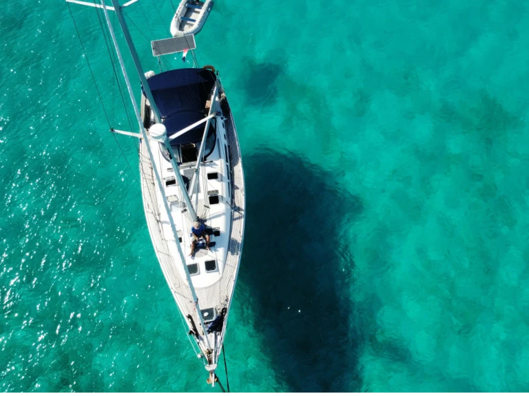 Jeanneau Sun Odyssey 49 między profesjonalistami a osobami prywatnymi w Pointe-à-Pitre