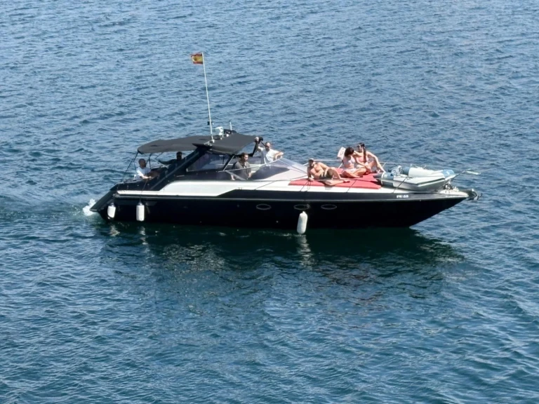Sunseeker Tomahawk 37 między profesjonalistami a osobami prywatnymi w Vigo