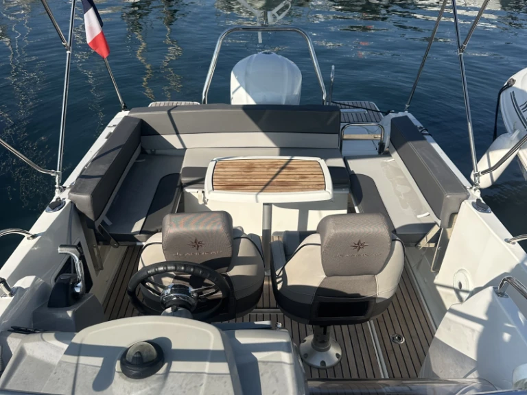 Wynajem w Antibes- Jeanneau Cap Camarat 7.5 WA na SamBoat