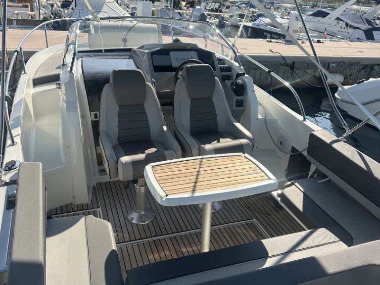 Wynajmij Jeanneau Cap Camarat 7.5 WA w Antibes
