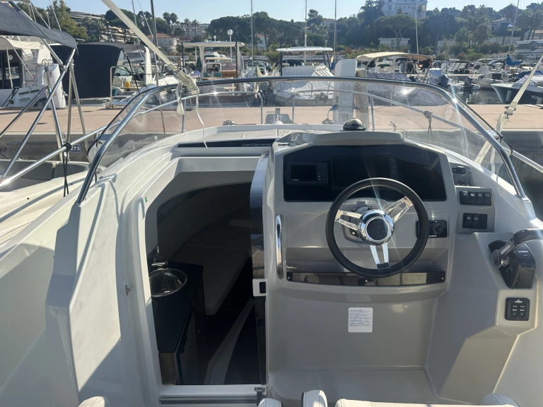 Wynajem łodzi Antibes tanio Cap Camarat 7.5 WA