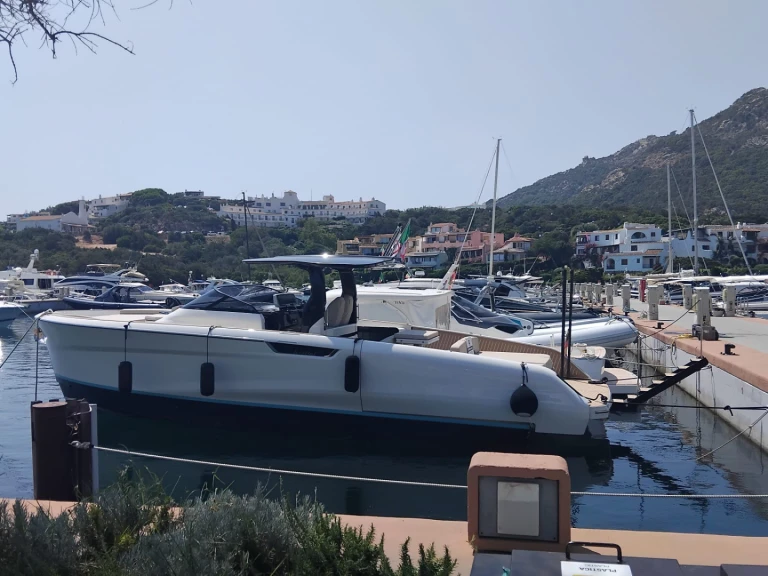 Wynajmij Bellini Yachts Astor 36 w Porto Cervo