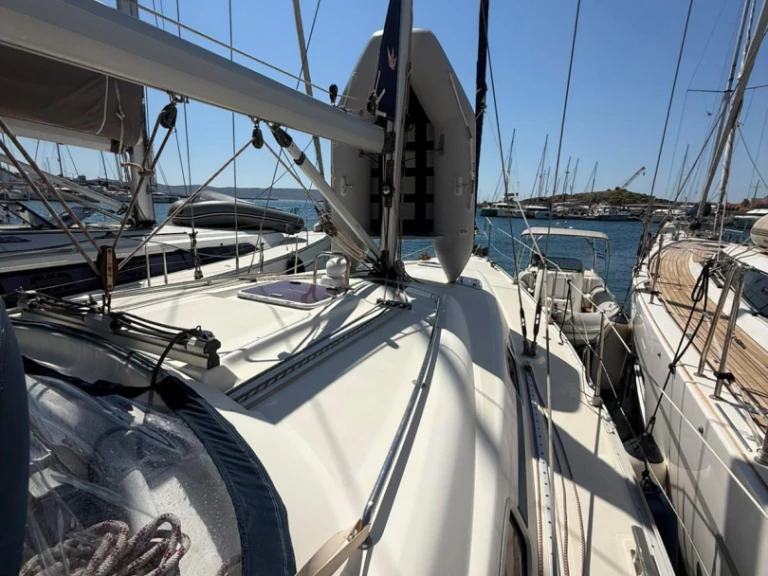 Bavaria Bavaria 42 Cruiser między profesjonalistami a osobami prywatnymi w Lavrio
