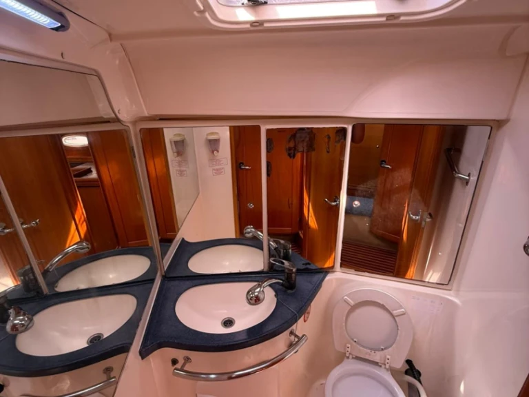 Wynajmij Bavaria Bavaria 42 Cruiser w Lavrio