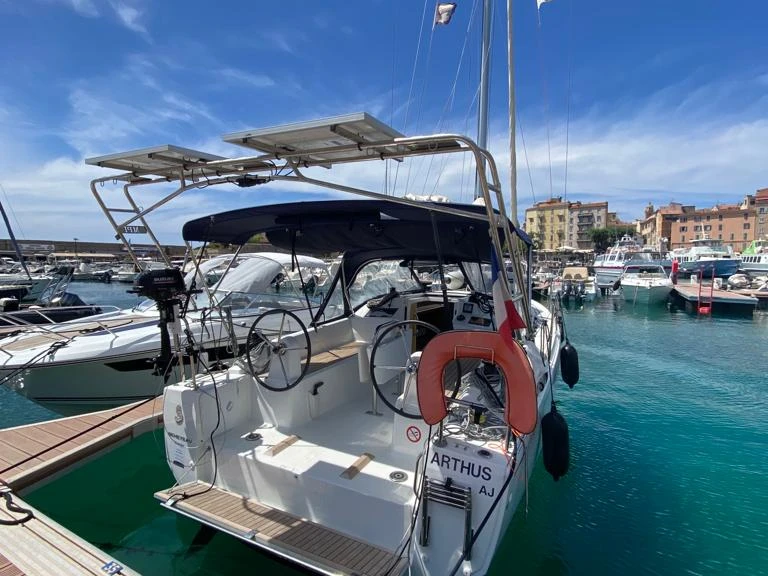 Wynajem Żaglowiec w Ajaccio - Bénéteau Oceanis 30.1