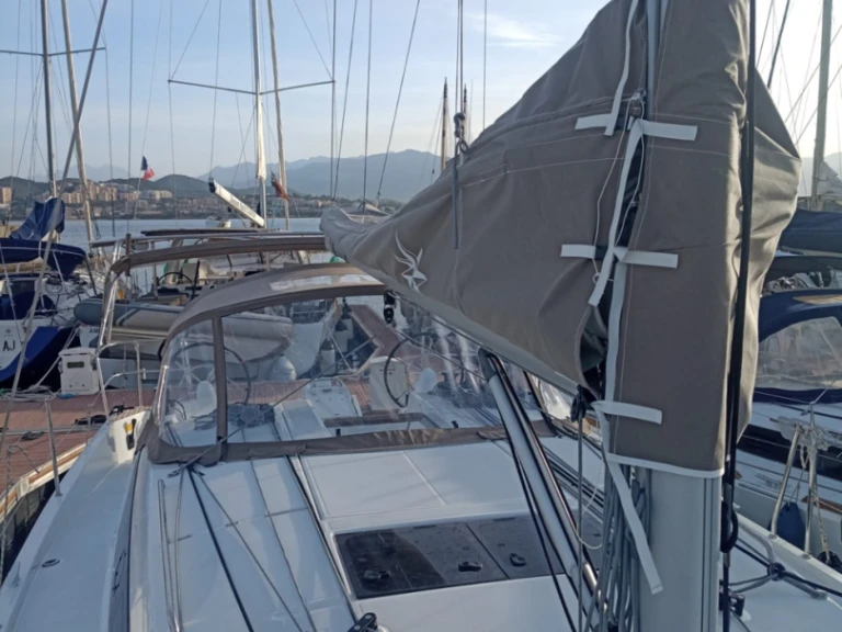 Żaglowiec do wynajmu w Ajaccio w najlepszej cenie
