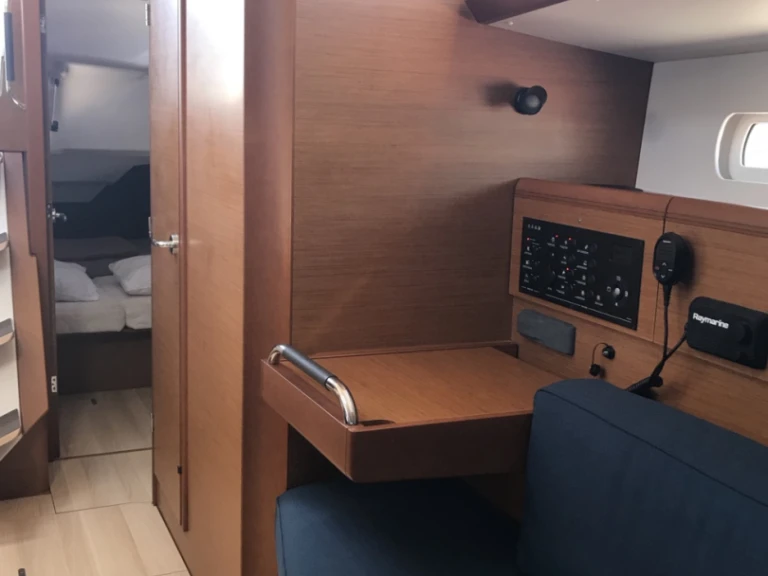Wynajmij Jeanneau Sun Odyssey 389 w Ajaccio