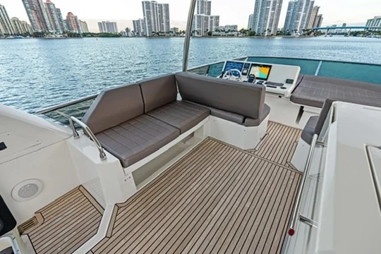Wynajmij Prestige 630 Flybridge w Miami Beach