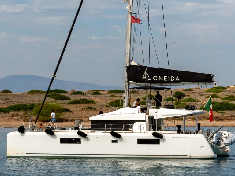 Wynajem łodzi Lagoon Lagoon 52 w Athens Marina na SamBoat 