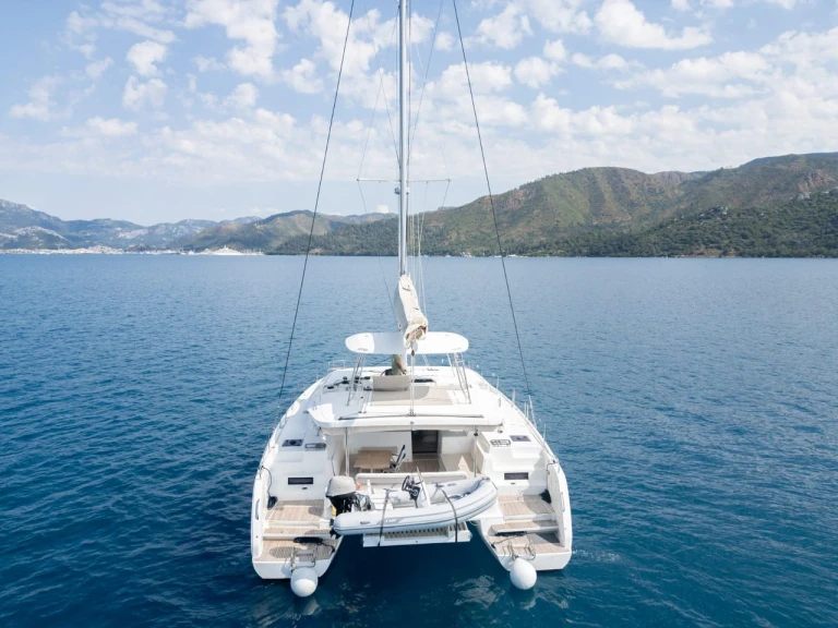 Lagoon Lagoon 46 między profesjonalistami a osobami prywatnymi w Marmaris