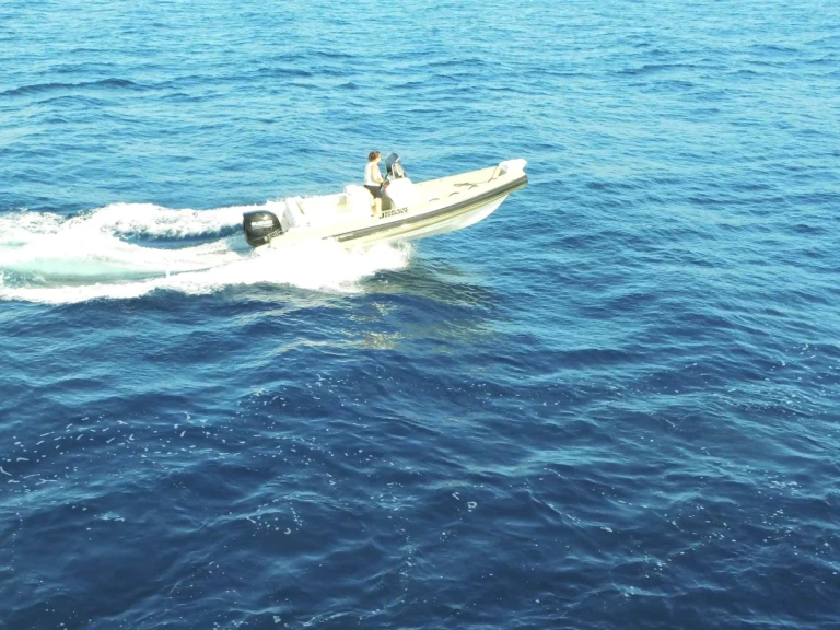Wynajem Łódż półsztywna Joker Boat z patentem 
