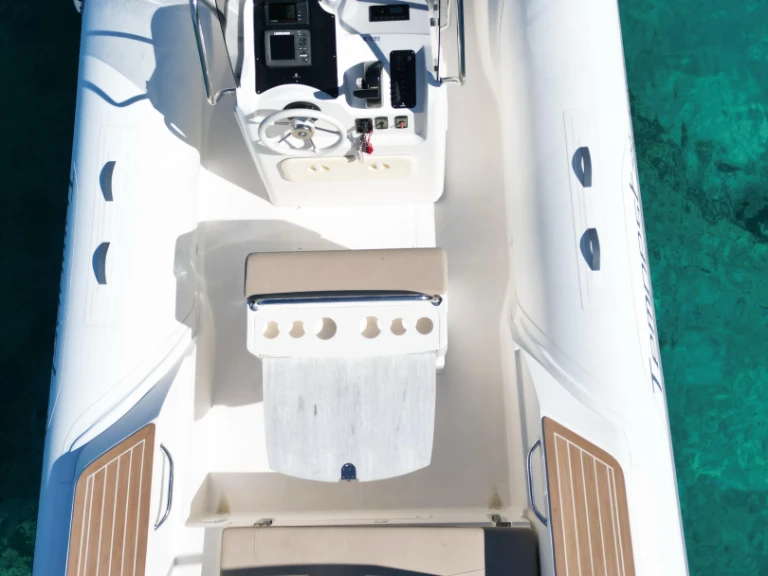Wynajmij Capelli Tempest 700 w Mandelieu-la-Napoule