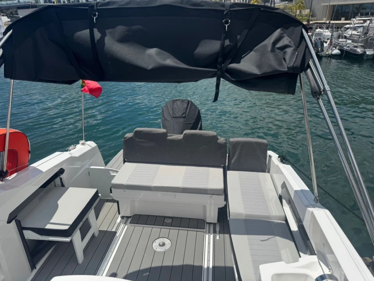 Wynajem łodzi Porto do Funchal tanio R8S