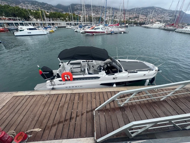 Wynajem Motorówka w Porto do Funchal - Karnic R8S