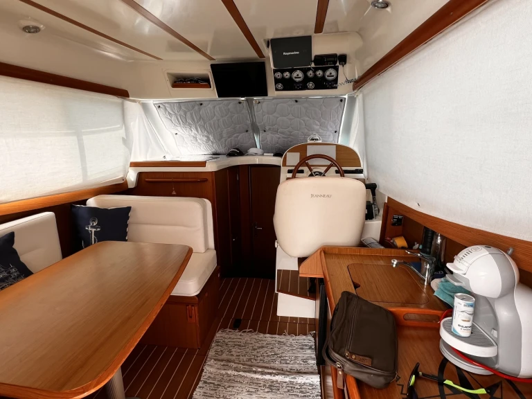 Wynajem łodzi Jeanneau Merry Fisher 925 Fly w Real Club Marítimo de Huelva na SamBoat 