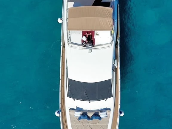 Ferretti Ferretti 800 między profesjonalistami a osobami prywatnymi w Cabo San Lucas