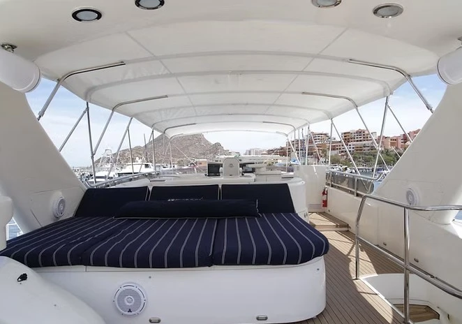 Viking Yachts 85 Motor Yacht między profesjonalistami a osobami prywatnymi w Cabo San Lucas